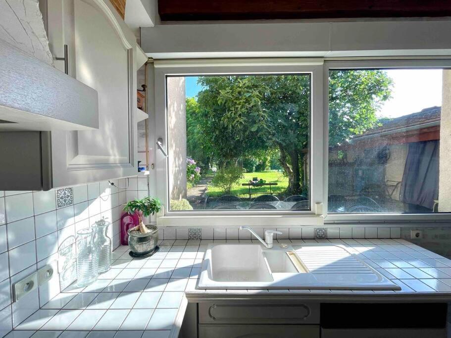 La Casa Del Papa - Maison Spacieuse Avec Jardin ドール エクステリア 写真